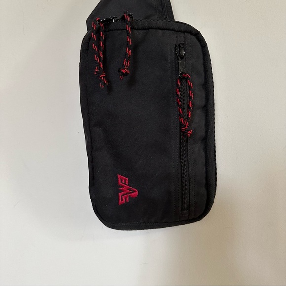 Eastern Mountain Sports Ems Hiking Utility Waist Hip Bag Fanny pack sling - Picture 2 of 5